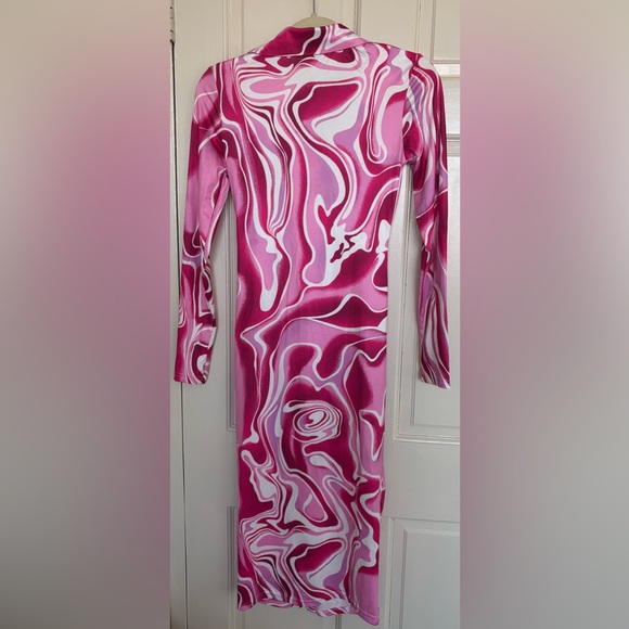 Abstract Swirl Ruched Pink Dresss - Picture 3 of 3